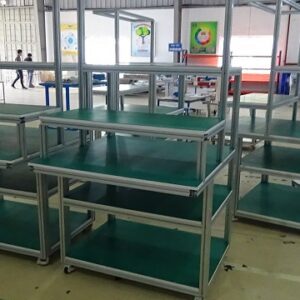 Bàn thao tác có bánh xe